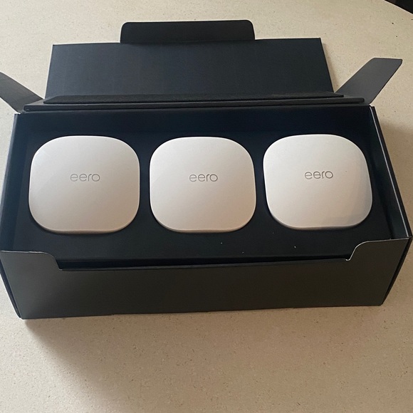 eero - AC Dual-Band Mesh Wi-Fi System (3-pack) - NEVER USED - Picture 2 of 9